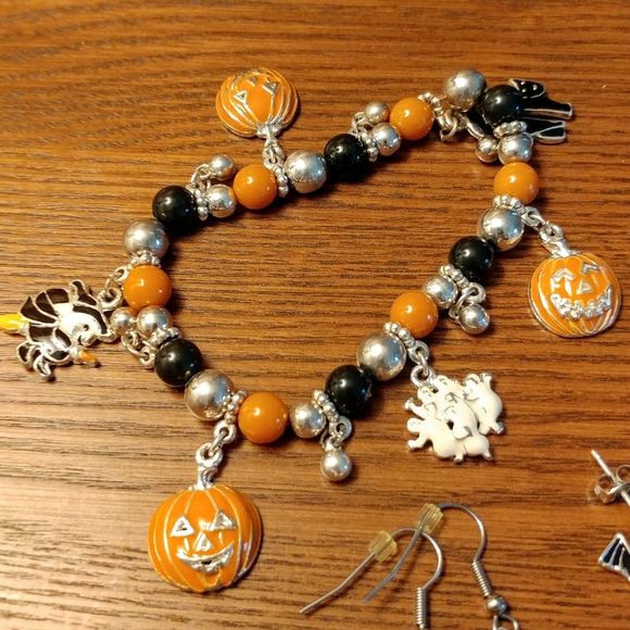 ALL.  HALLOWEEN BUNDLE. - Picture 3 of 3